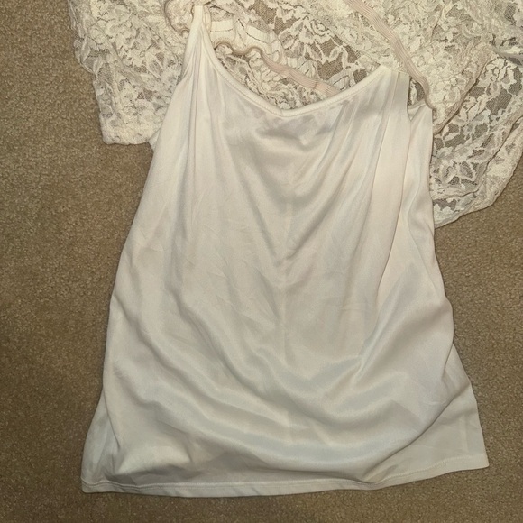Metaphor Floral Lace Top in White - Picture 4 of 4